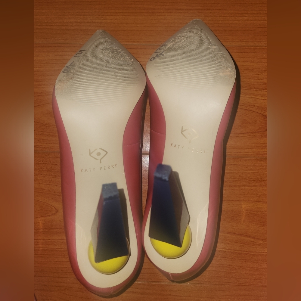 Shoe - Picture 4 of 4
